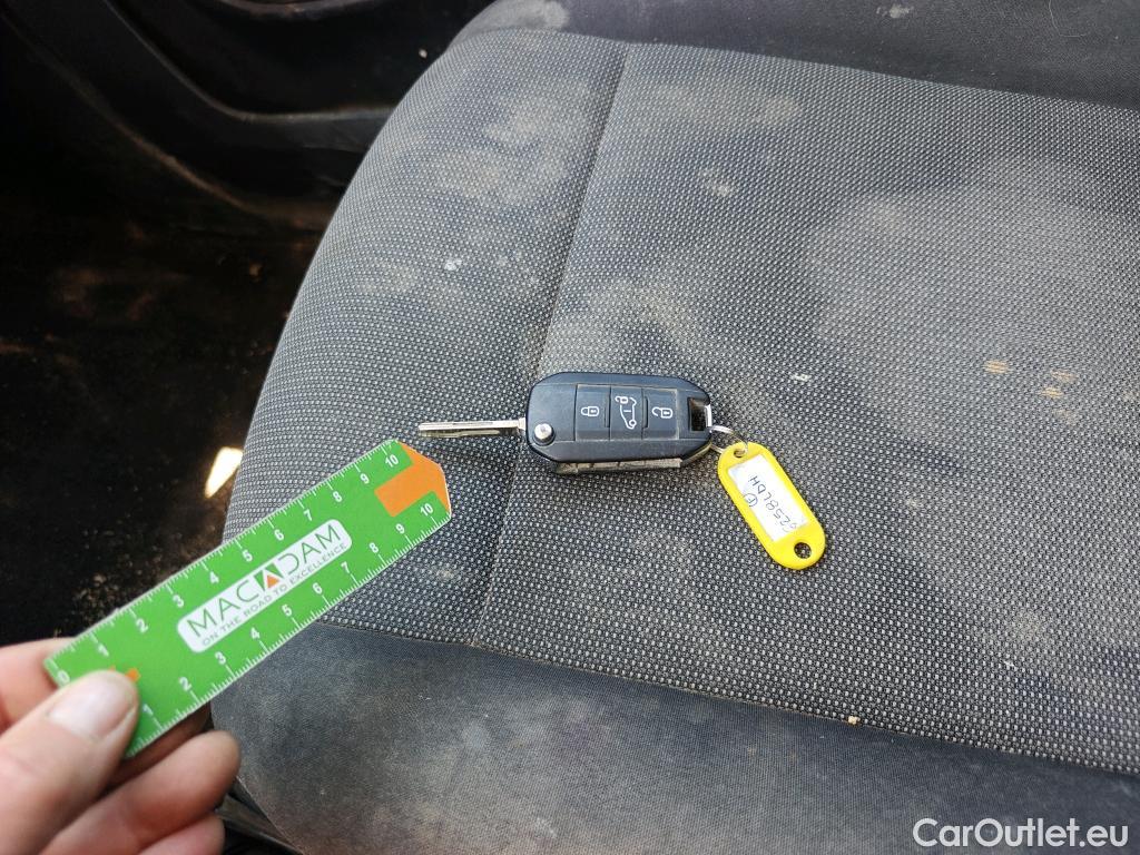  Peugeot  Partner PEUGEOT  / 2018 / 3P / furgón derivado de turismo Pro Standard 600kg BlueHDi 73kW (CX) #7