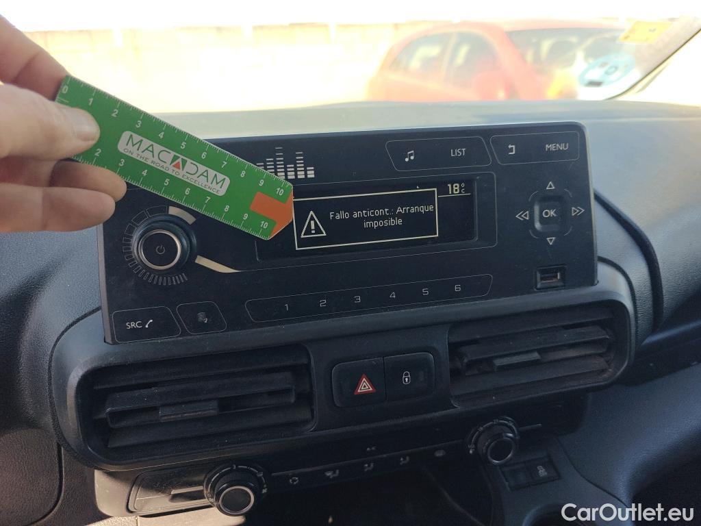  Peugeot  Partner PEUGEOT  / 2018 / 3P / furgón derivado de turismo Pro Standard 600kg BlueHDi 73kW (CX) #70