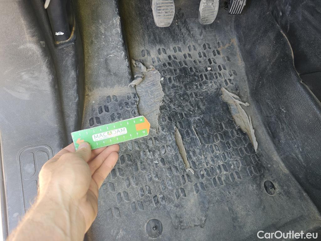  Fiat  Doblo FIAT Doblò Cargo/2015/4P/furgón derivado de turismo Cargo SX 1.3 Mjet 70 kW (95 CV) #19