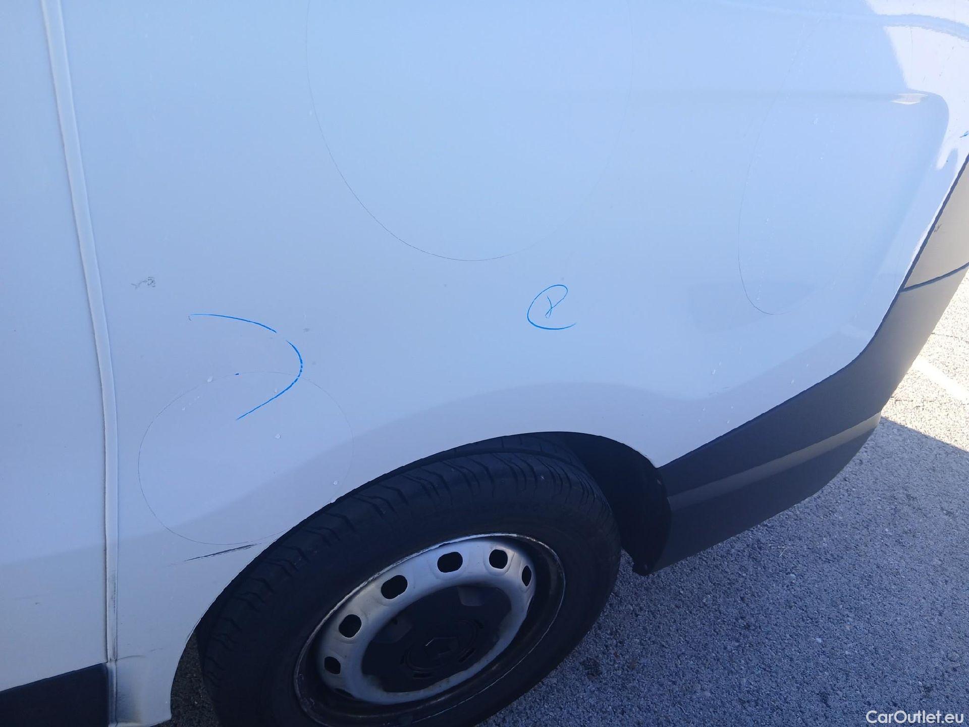  Renault  Trafic RENAULT  / 2021 / 4P / furgón Furgón L1H1 Blue dCi 96 Kw (130 CV) CUA #34