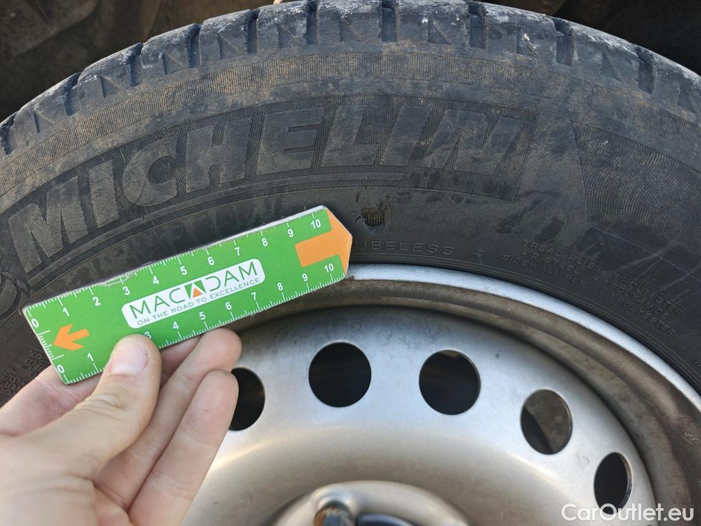  Renault  Kangoo RENAULT  Furgón/2013/3P/furgón derivado de turismo Profesional dCi 55 kW (75 CV) #47