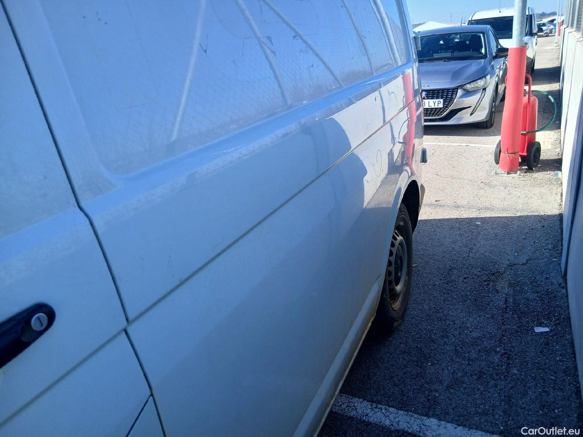  Volkswagen  Transporter VOLKSWAGEN  / 2015 / 4P / furgón Furgón Corto TN 2.0 TDI 110kW BMT 4Mot #10