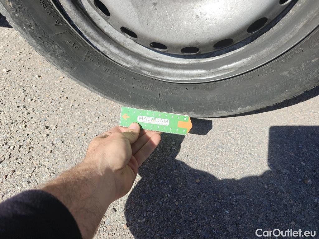  Renault  Kangoo RENAULT  Furgón/2013/3P/furgón derivado de turismo Profesional dCi 55 kW (75 CV) #44