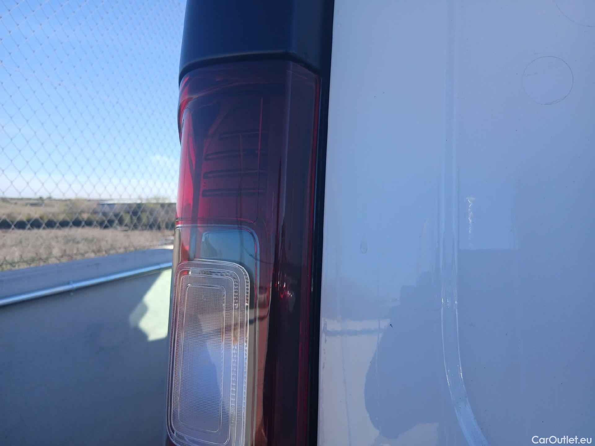  Renault  Trafic RENAULT  / 2021 / 4P / furgón Furgón L1H1 Blue dCi 96 Kw (130 CV) CUA #36