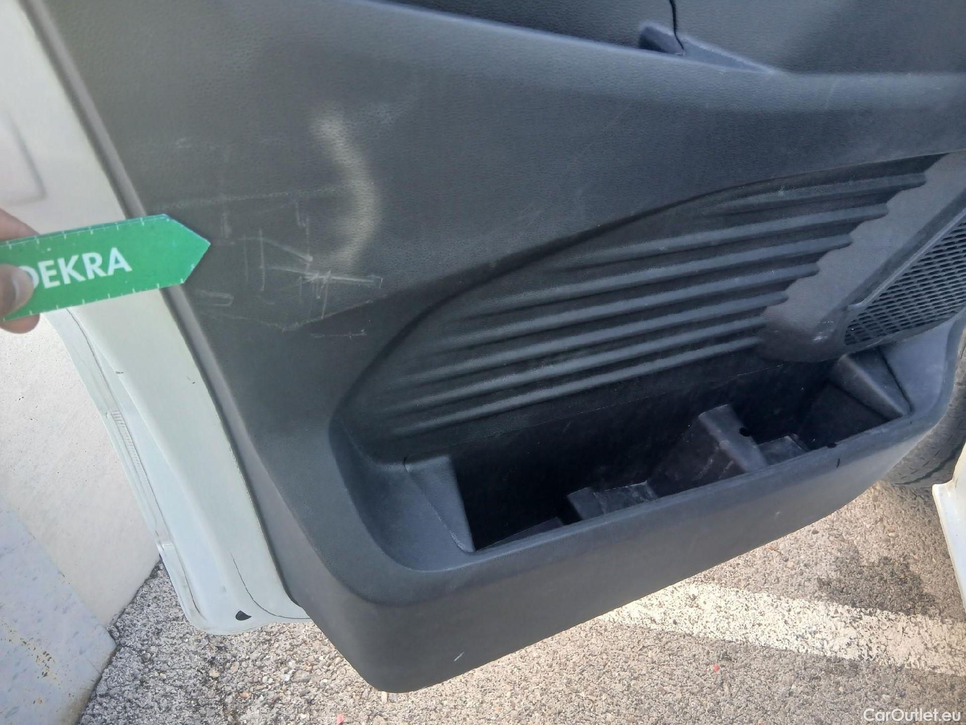  Renault  Trafic RENAULT  / 2021 / 4P / furgón Furgón L1H1 Blue dCi 96 Kw (130 CV) CUA #14