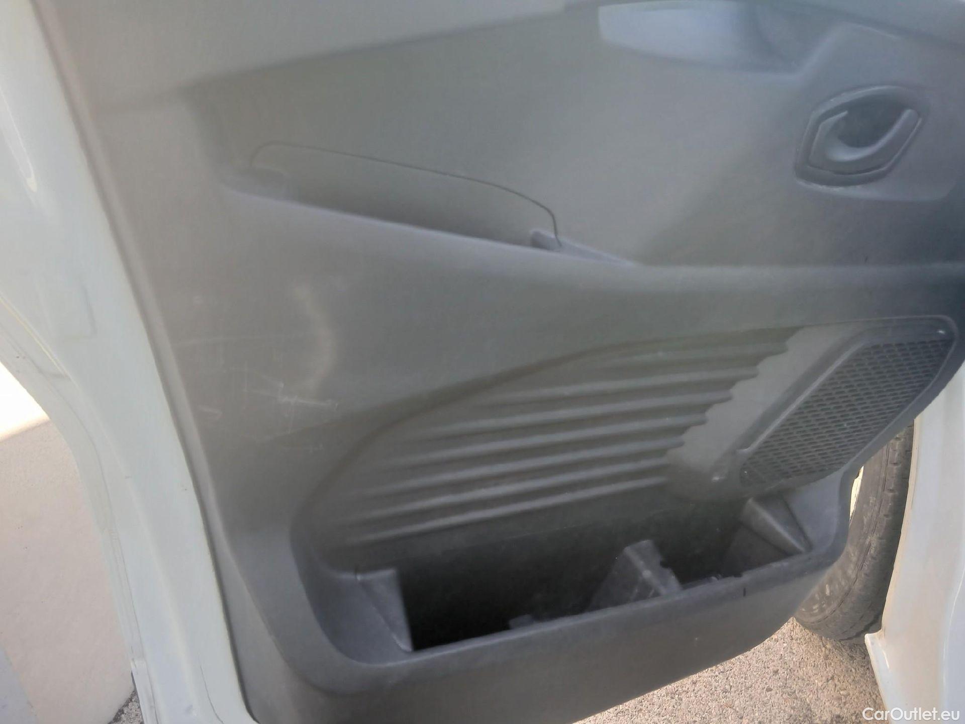  Renault  Trafic RENAULT  / 2021 / 4P / furgón Furgón L1H1 Blue dCi 96 Kw (130 CV) CUA #13