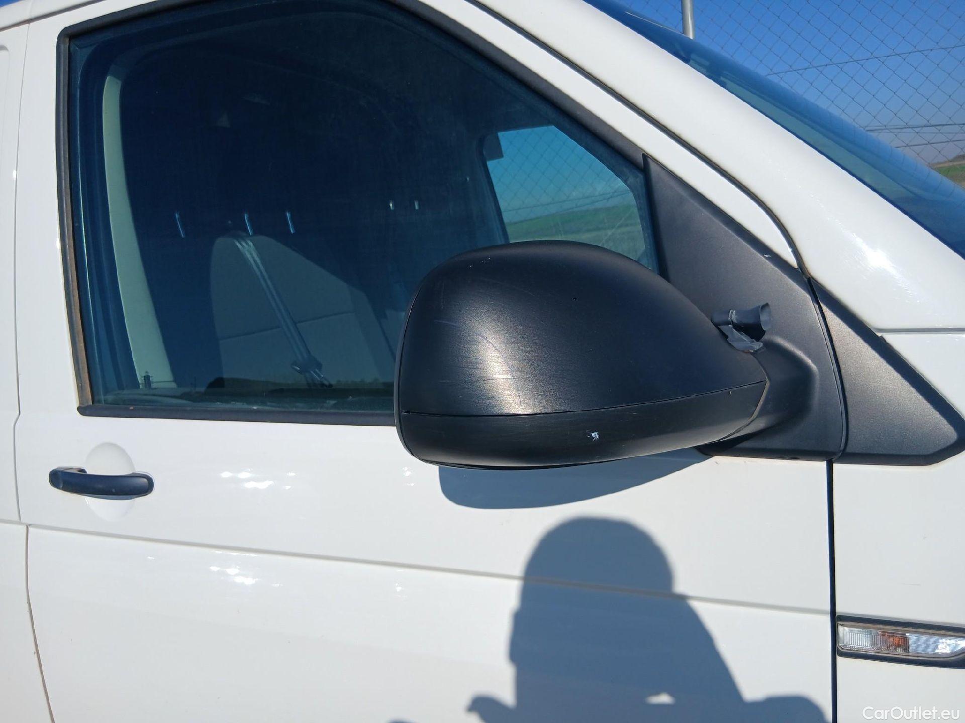  Volkswagen  Transporter VOLKSWAGEN  / 2015 / 4P / furgón Furgón Corto TN 2.0 TDI 110kW BMT 4Mot #20