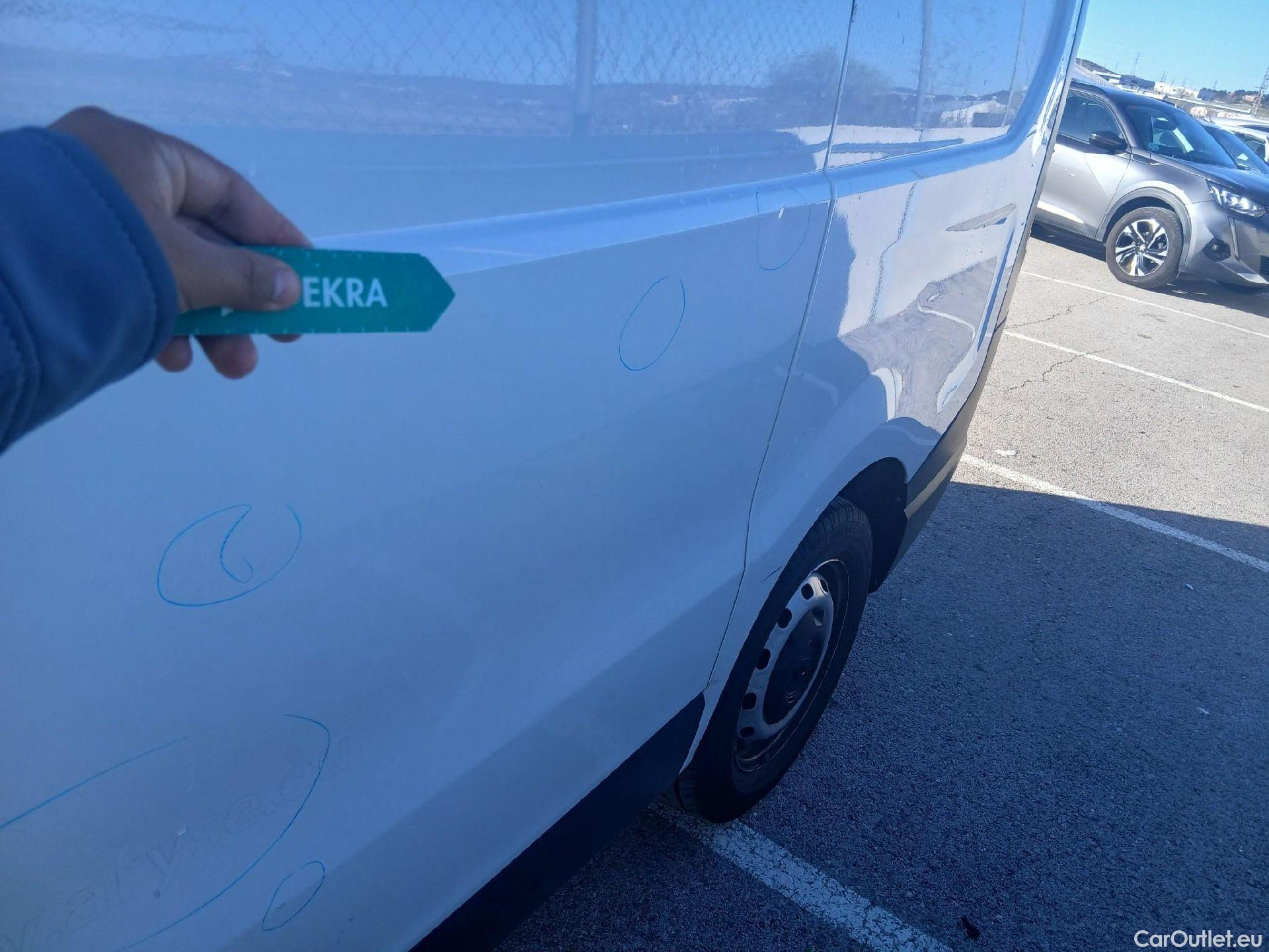  Renault  Trafic RENAULT  / 2021 / 4P / furgón Furgón L1H1 Blue dCi 96 Kw (130 CV) CUA #31