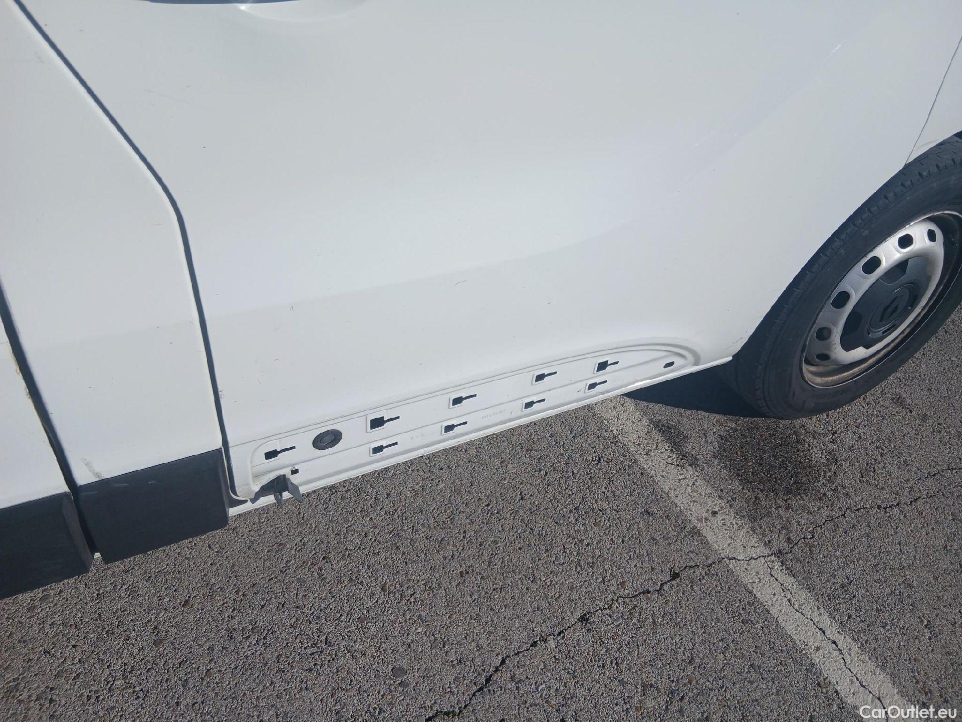  Renault  Trafic RENAULT  / 2021 / 4P / furgón Furgón L1H1 Blue dCi 96 Kw (130 CV) CUA #47