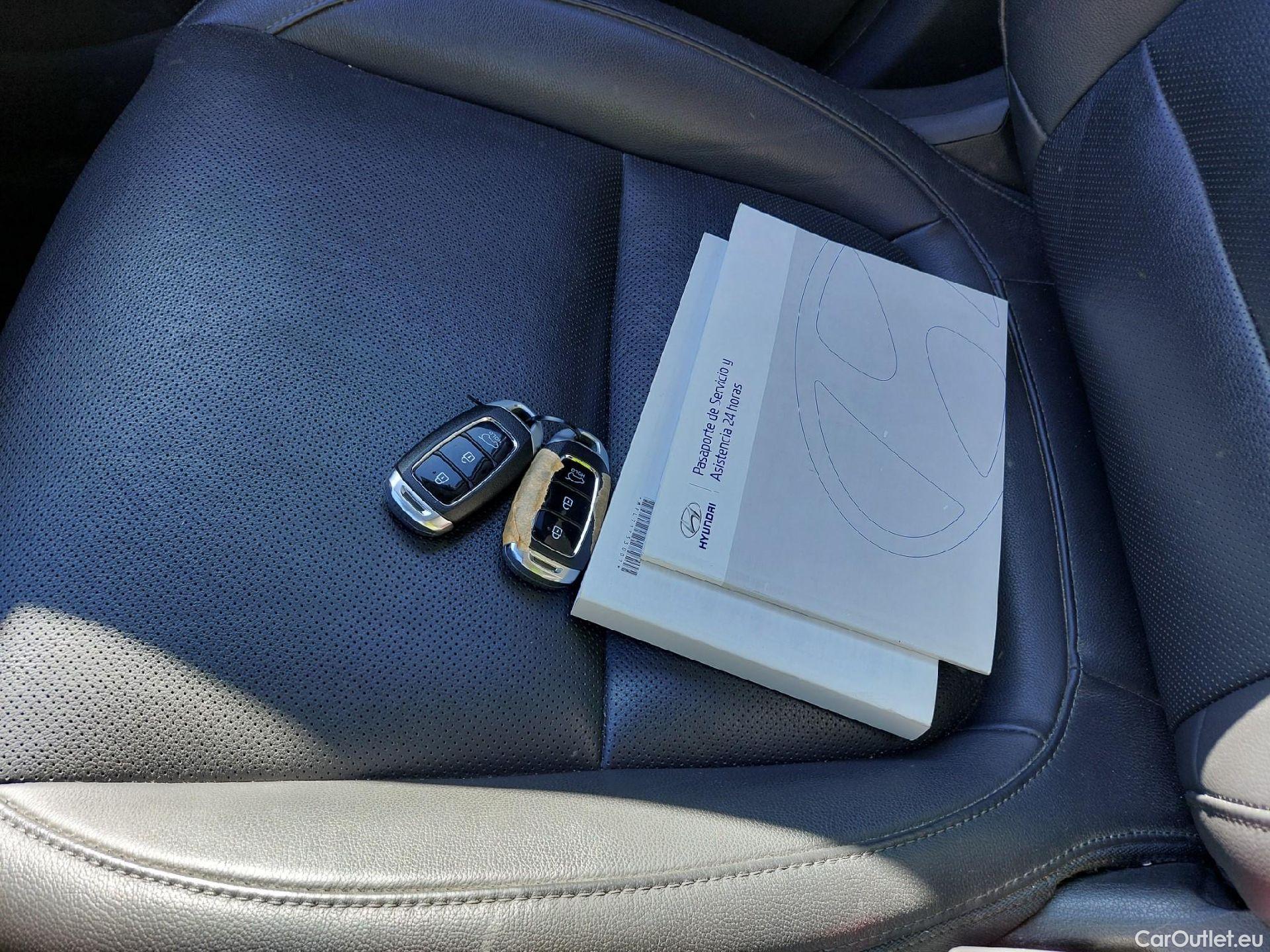  Hyundai  Konna HYUNDAI Kona / 2020 / 5P / todoterreno 1.6 GDI HEV Style Sky DCT #1