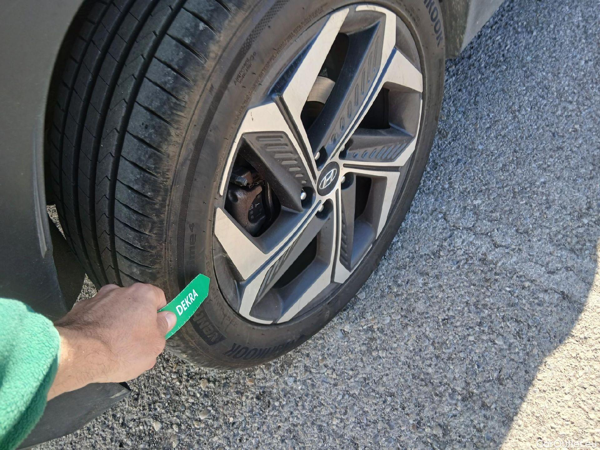  Hyundai  Tucson HYUNDAI  / 2020 / 5P / todoterreno 1.6 TGDI 169kW HEV Tecno Sky Auto #16