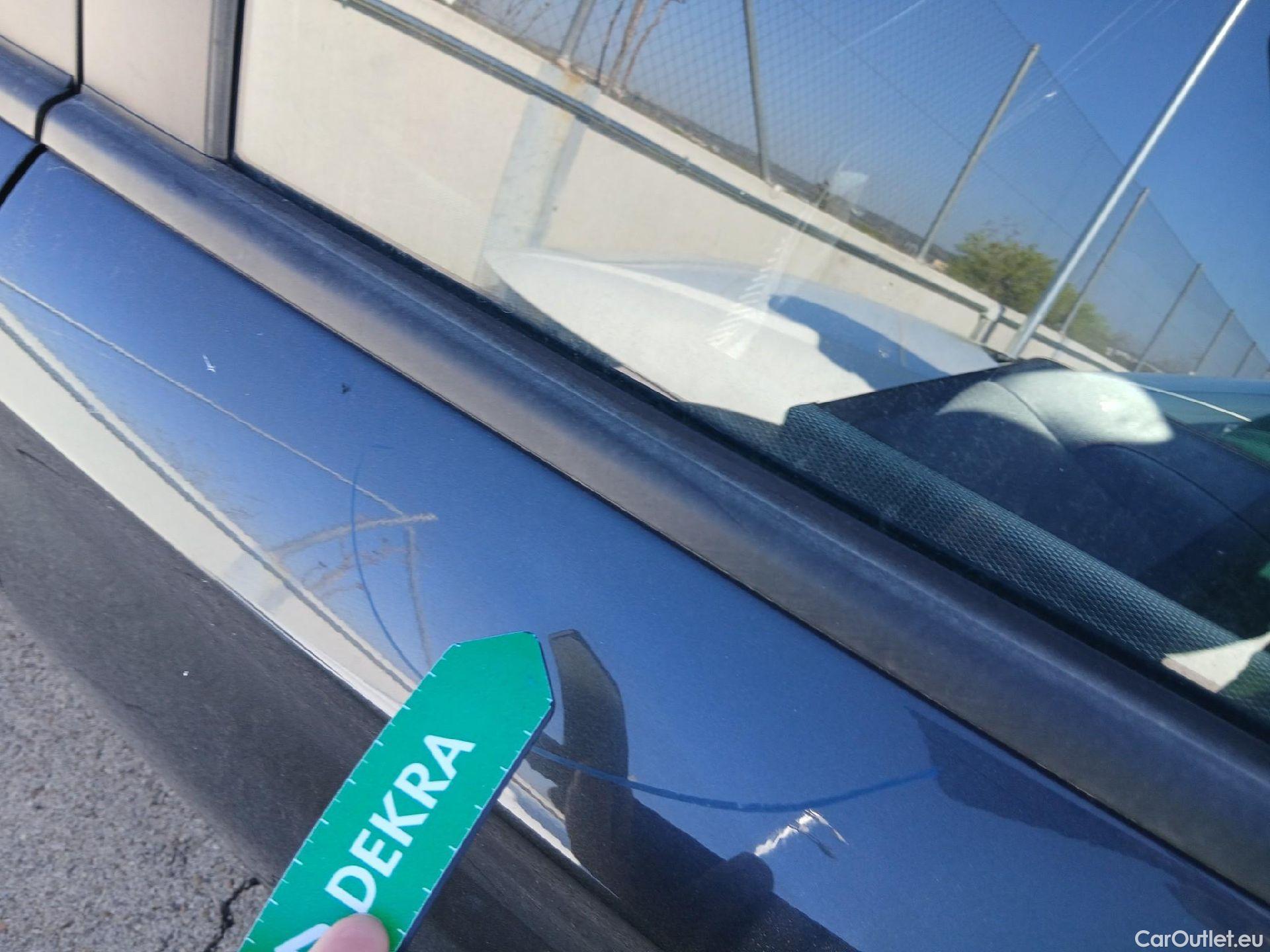  Hyundai  Konna HYUNDAI Kona / 2017 / 5P / todoterreno 1.0 TGDI SLE 4X2(SP) #9