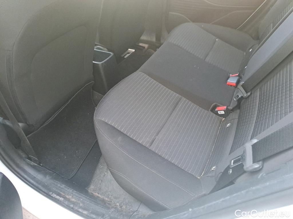  Hyundai  i20 HYUNDAI  / 2020 / 5P / berlina con portón 1.2 MPI Klass #26