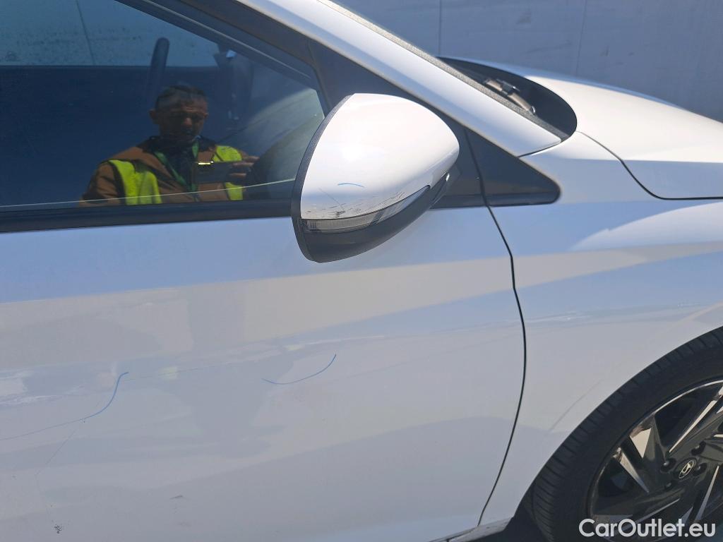  Hyundai  i20 HYUNDAI  / 2020 / 5P / berlina con portón 1.2 MPI Klass #32