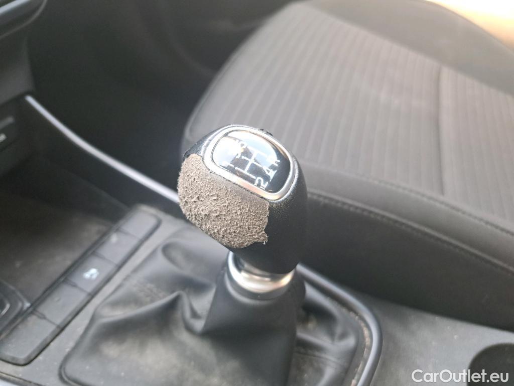  Hyundai  i20 HYUNDAI  / 2020 / 5P / berlina con portón 1.2 MPI Klass #37