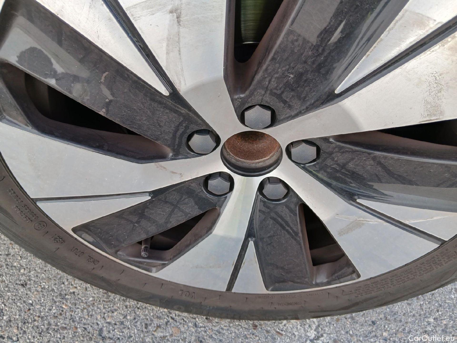  Volvo  XC 40 VOLVO XC40 / 2017 / 5P / todoterreno 1.5 T2 Momentum Pro #24