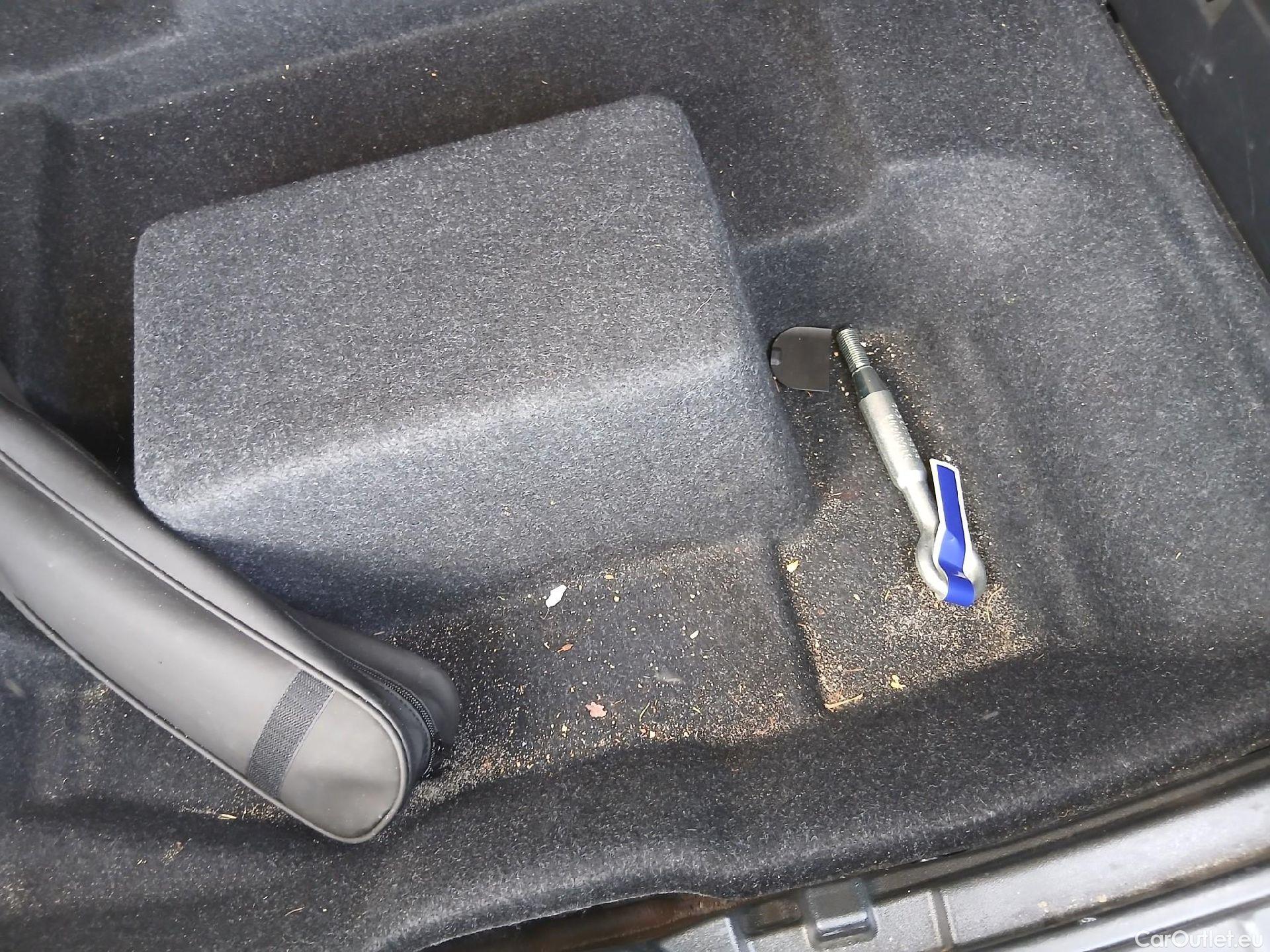  Volvo  XC 40 VOLVO XC40 / 2017 / 5P / todoterreno 1.5 T4 Twin Recharge Inscription Ex Auto #3