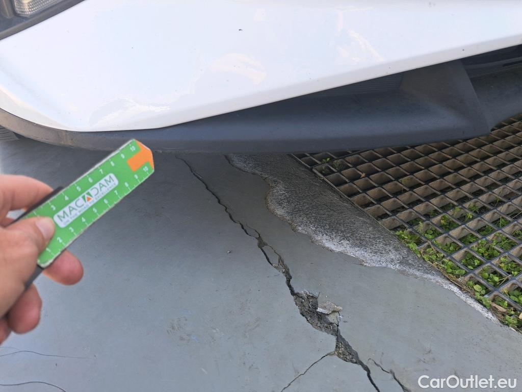  Hyundai  i20 HYUNDAI  / 2020 / 5P / berlina con portón 1.2 MPI Klass #29