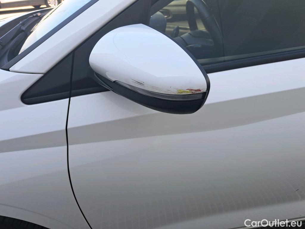  Hyundai  i20 HYUNDAI  / 2020 / 5P / berlina con portón 1.2 MPI Klass #34