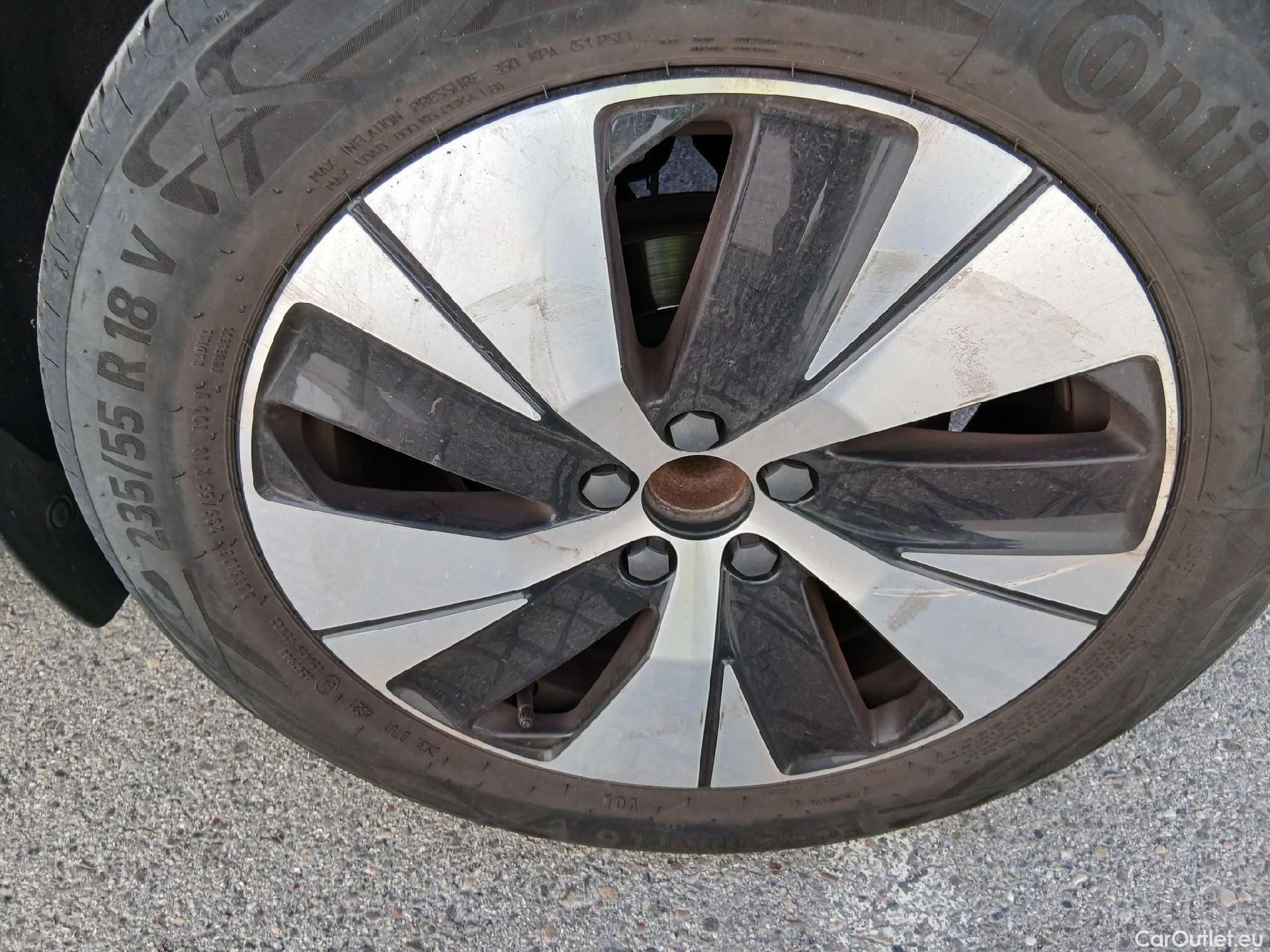  Volvo  XC 40 VOLVO XC40 / 2017 / 5P / todoterreno 1.5 T2 Momentum Pro #27