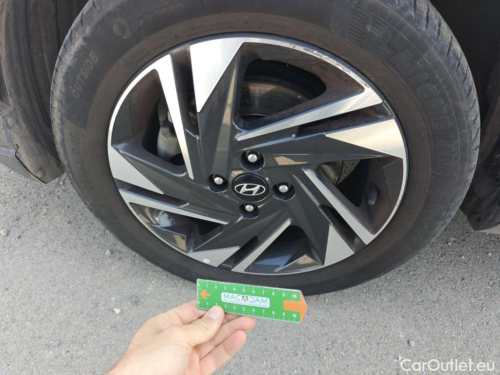  Hyundai  Bayon HYUNDAI  / 2021 / 5P / todoterreno 1.2 MPI Maxx #4