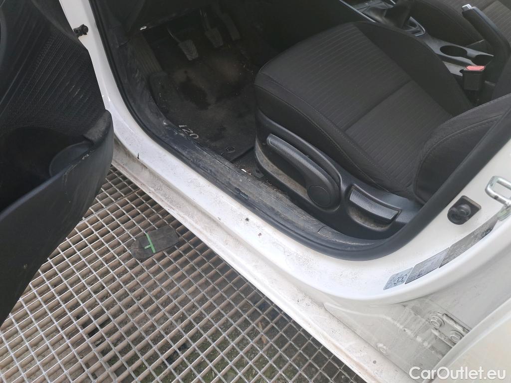  Hyundai  i20 HYUNDAI  / 2020 / 5P / berlina con portón 1.2 MPI Klass #13