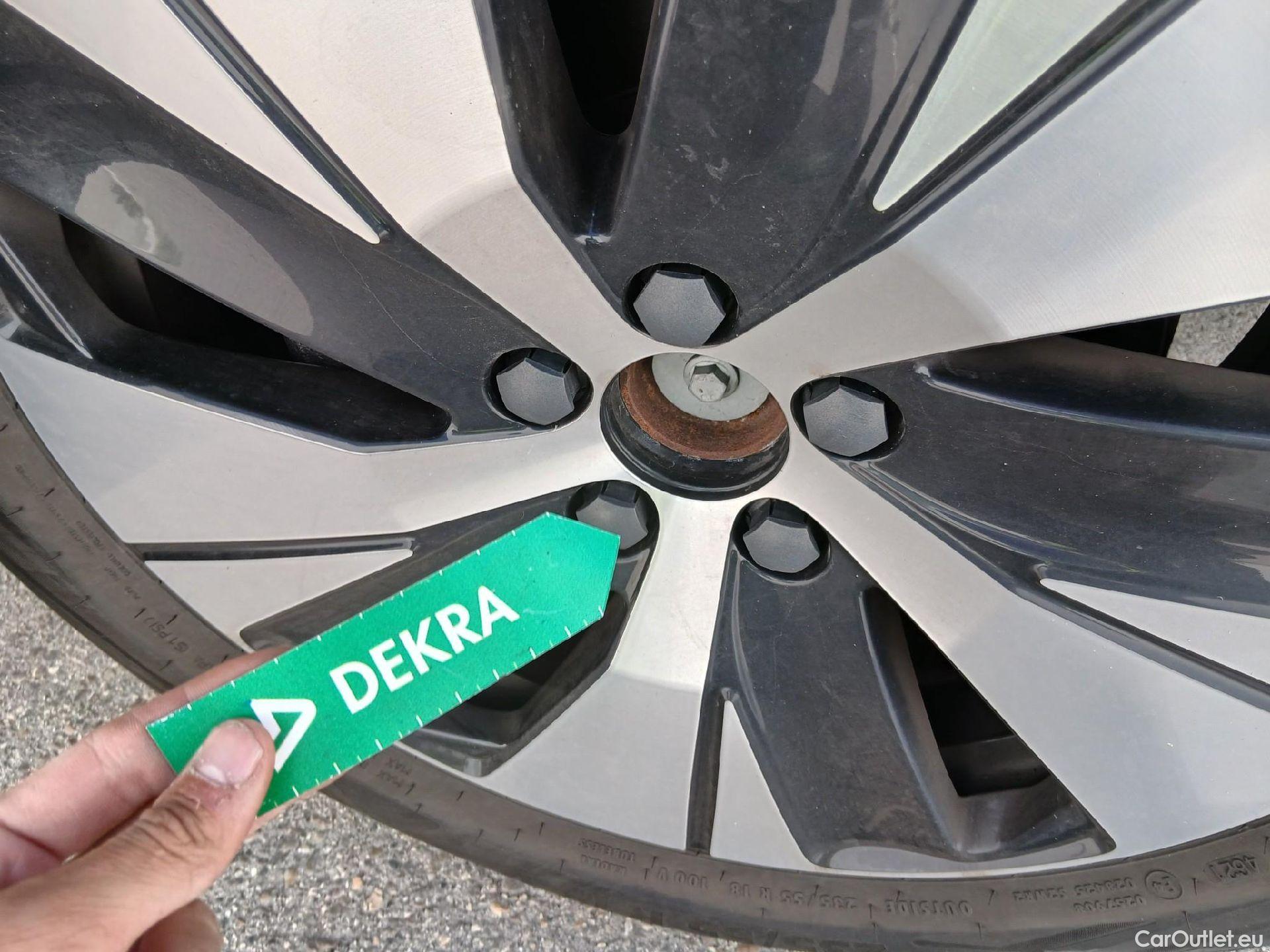  Volvo  XC 40 VOLVO XC40 / 2017 / 5P / todoterreno 1.5 T2 Momentum Pro #15