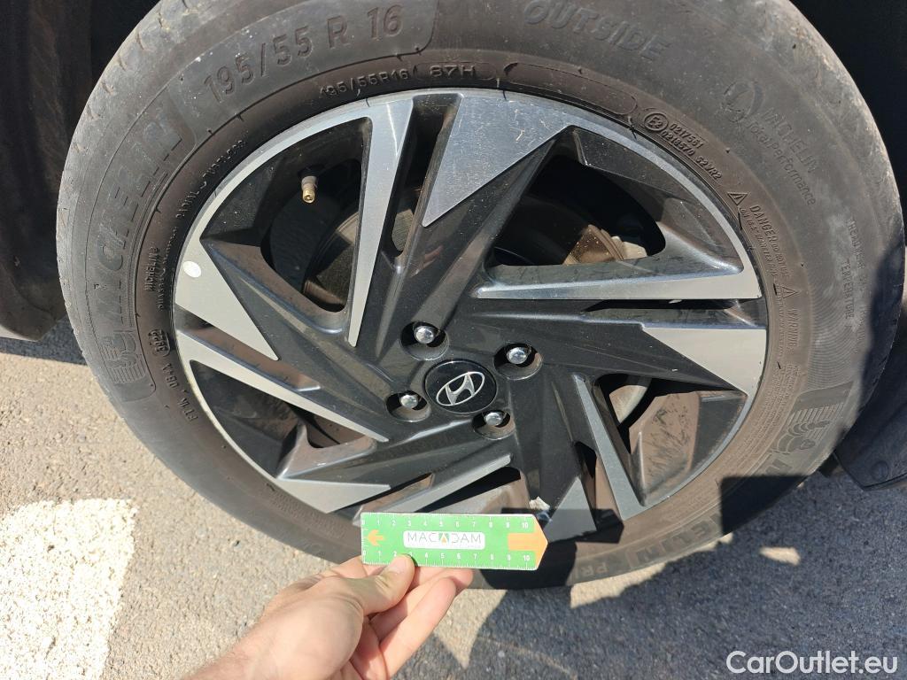  Hyundai  Bayon HYUNDAI  / 2021 / 5P / todoterreno 1.2 MPI Maxx #1