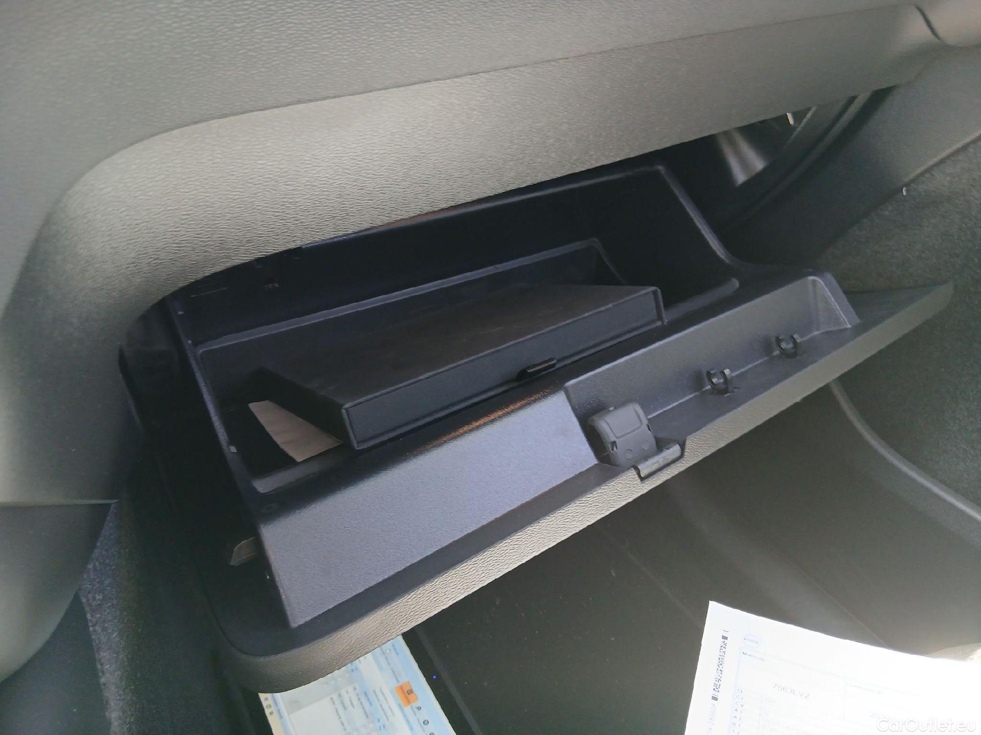  Volvo  XC 40 VOLVO XC40 / 2017 / 5P / todoterreno 1.5 T2 Momentum Pro #1