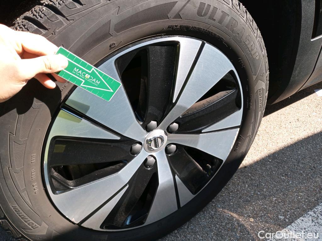  Volvo  XC 40 VOLVO XC40 / 2021 / 5P / todoterreno 1.5 T4 Recharge PHEV Core Auto #2