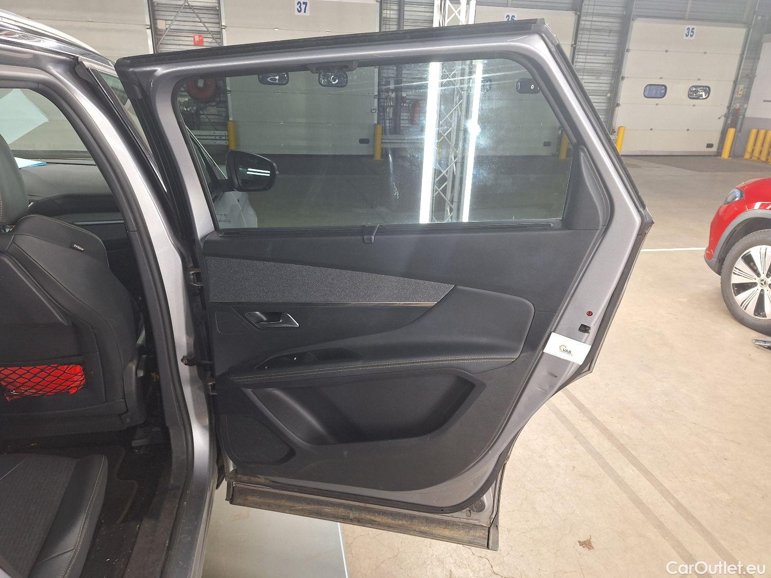  Peugeot  5008 Peugeot,  '16, Peugeot  1.5 BlueHDi 96kW S&S EAT8 GT Line 5d 7pl #41