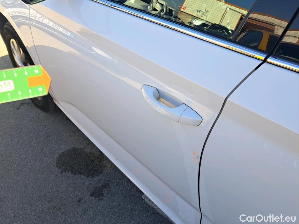  Skoda  KAMIQ SKODA  1.0 TSI 81kW (110CV) DSG Ambition #11