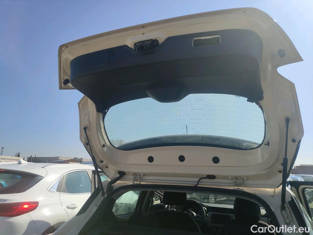  Nissan  Micra NISSAN  / 2017 / 5P / berlina con portón IG-T 68 kW (92 CV) E6D-F Acenta #10