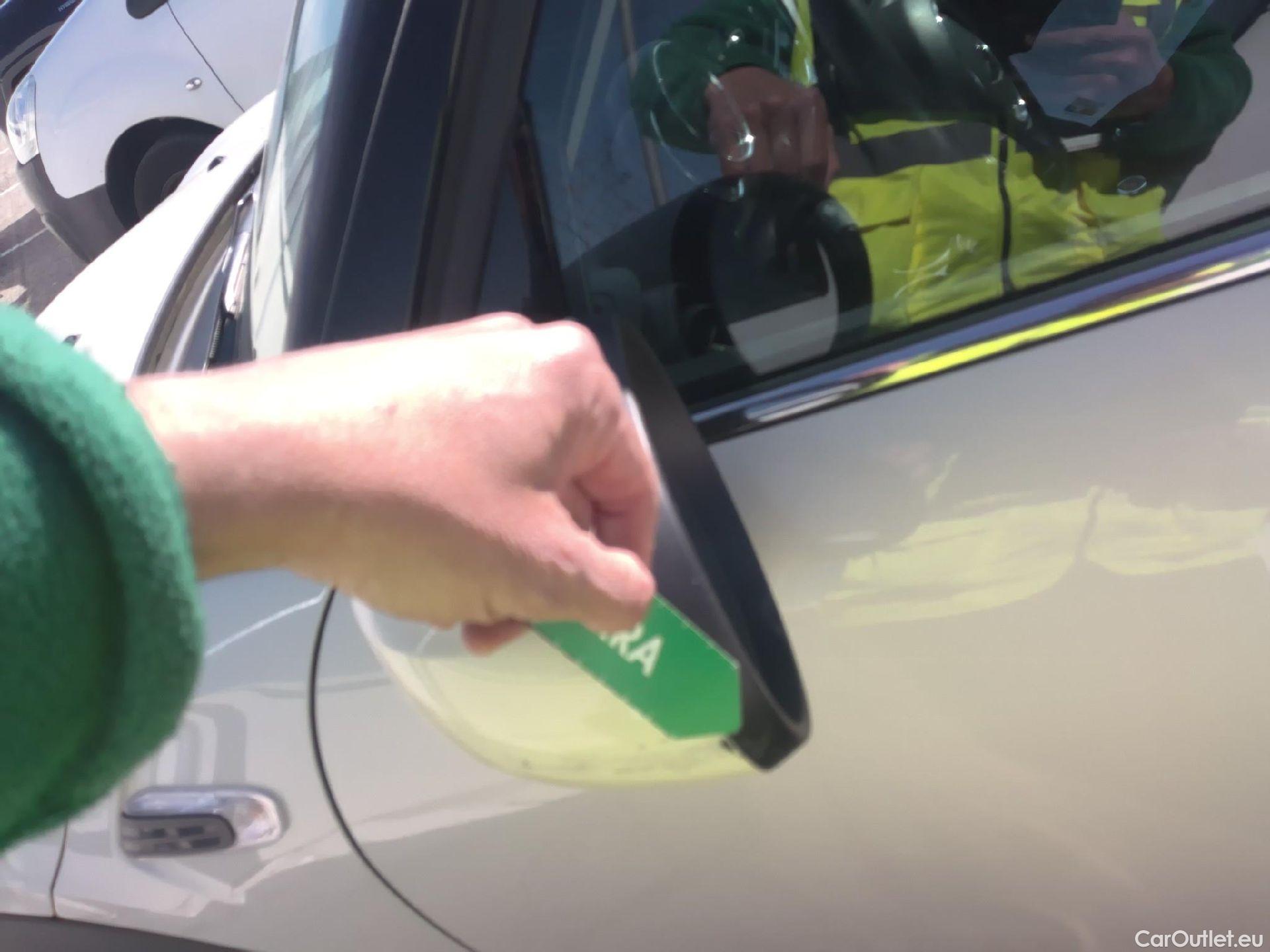  Mini  Cooper MINI MINI / 2014 / 5P / berlina con portón ONE 5 PUERTAS (CX) #11