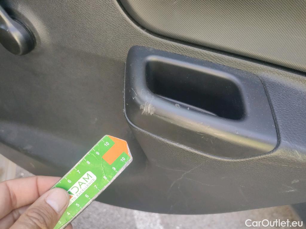  Nissan  Micra NISSAN  / 2017 / 5P / berlina con portón IG-T 68 kW (92 CV) E6D-F Acenta #13