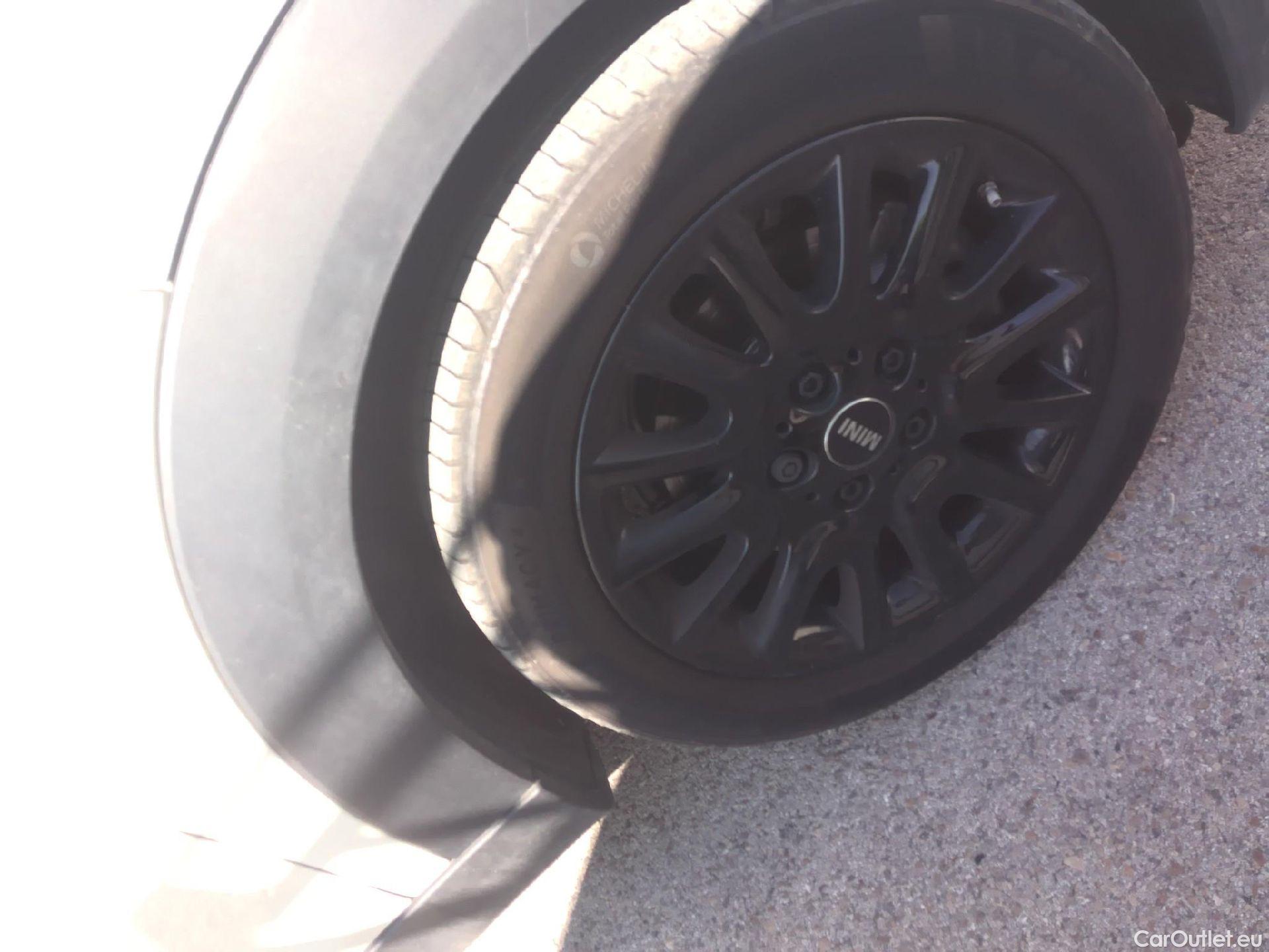  Mini  Cooper MINI MINI / 2014 / 5P / berlina con portón ONE 5 PUERTAS (CX) #27