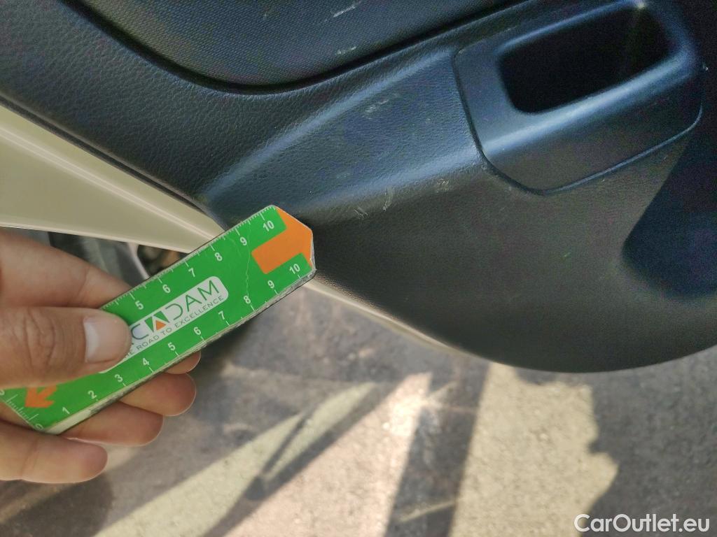  Nissan  Micra NISSAN  / 2017 / 5P / berlina con portón IG-T 68 kW (92 CV) E6D-F Acenta #15