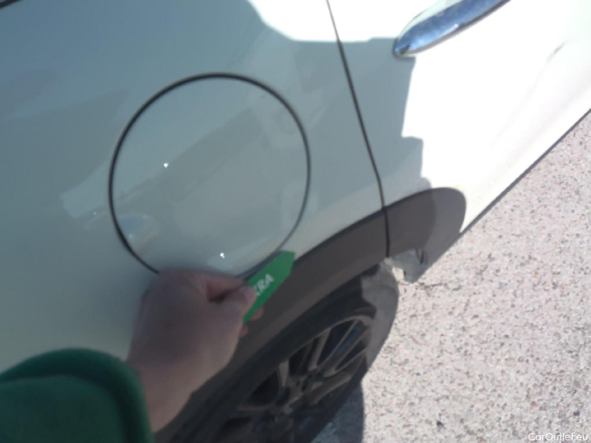  Mini  Cooper MINI MINI / 2014 / 5P / berlina con portón ONE 5 PUERTAS (CX) #23