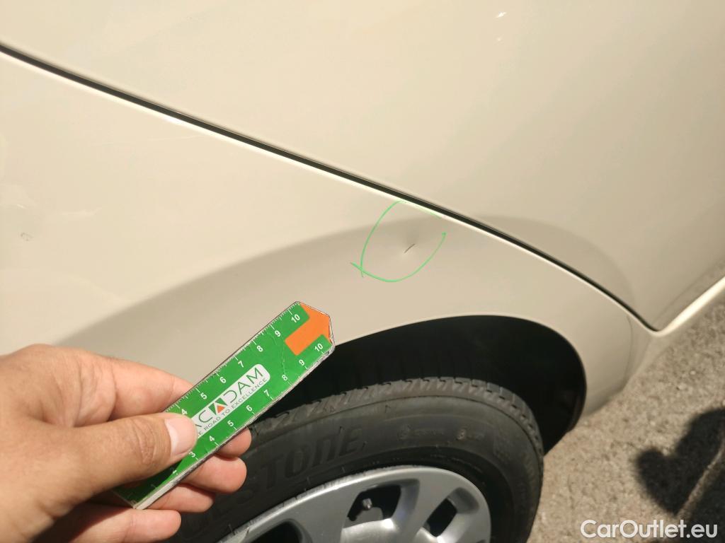  Nissan  Micra NISSAN  / 2017 / 5P / berlina con portón IG-T 68 kW (92 CV) E6D-F Acenta #4