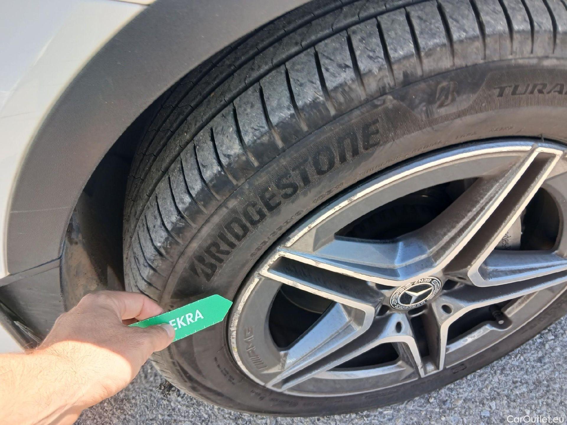  Mercedes  G-Klasee MERCEDES-BENZ Clase GLC / 2019 / 5P / todoterreno GLC 300 e 4MATIC #4