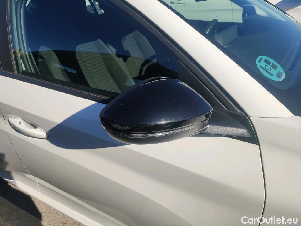  Peugeot  208 PEUGEOT  / 2019 / 5P / berlina con portón BlueHDi 73kW (100CV) Active Pack (AC) #21