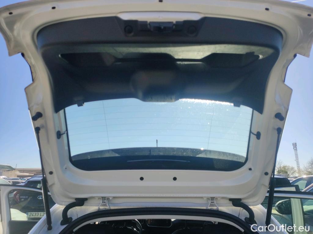  Peugeot  208 PEUGEOT  / 2019 / 5P / berlina con portón BlueHDi 73kW (100CV) Active Pack (AC) #9