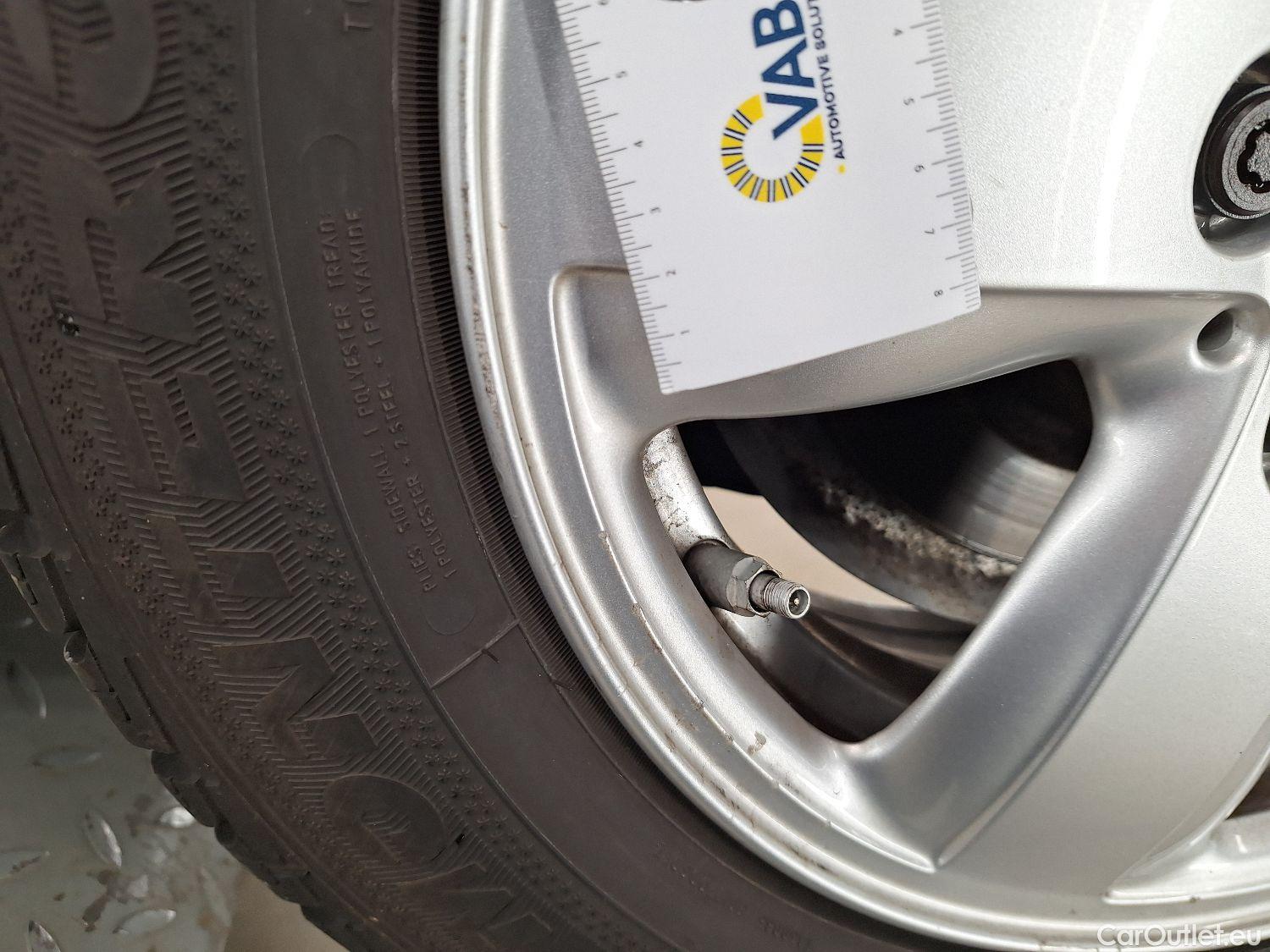  Mini  Cooper MINI, Mini 5d '14, Mini 5 door One 5d #12