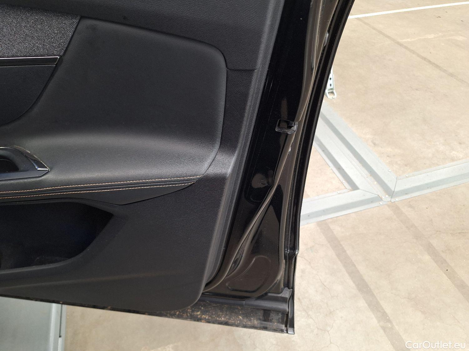  Peugeot  3008 Peugeot,  '16, Peugeot  1.5 BlueHDi 96kW S&S EAT8 GT Line 5d #36