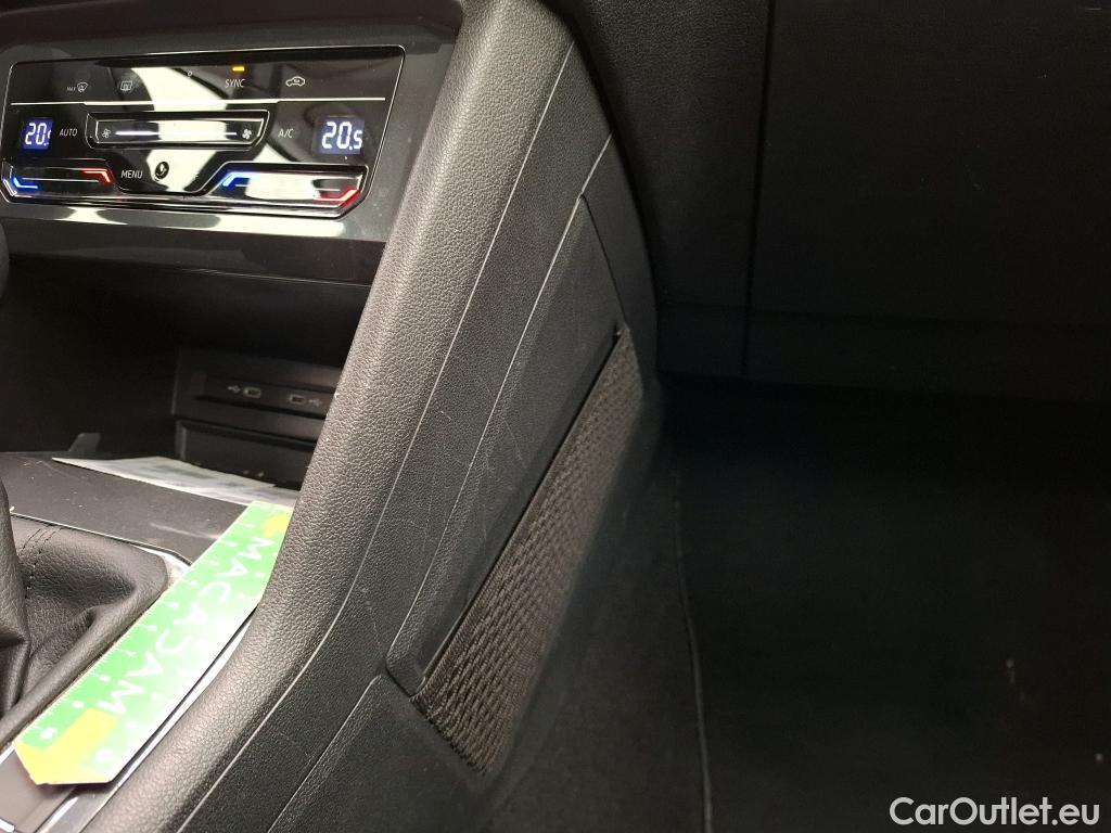  Volkswagen  Tiguan VOLKSWAGEN  / 2020 / 5P / SUV 2.0 TDI 150 DSG7 LIFE PLUS #6
