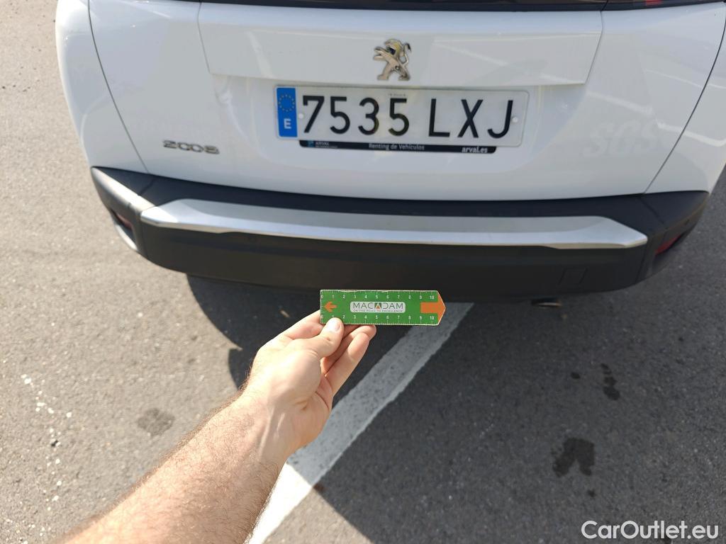  Peugeot  2008 PEUGEOT  / 2019 / 5P / todoterreno Allure BlueHDI 81kW (110CV) #40