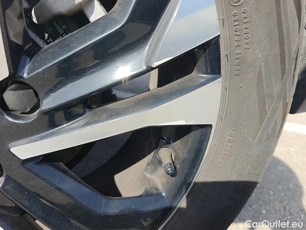  Peugeot  2008 PEUGEOT  / 2019 / 5P / todoterreno Allure BlueHDI 81kW (110CV) #5