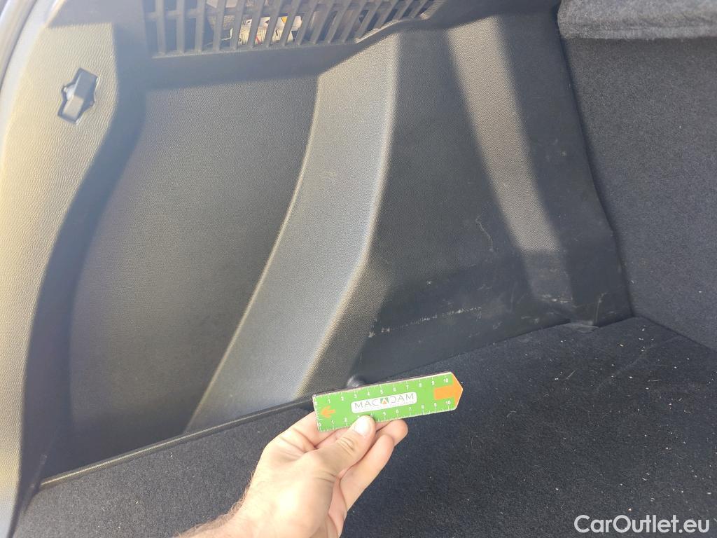  Peugeot  2008 PEUGEOT  / 2019 / 5P / todoterreno Allure BlueHDI 81kW (110CV) #25