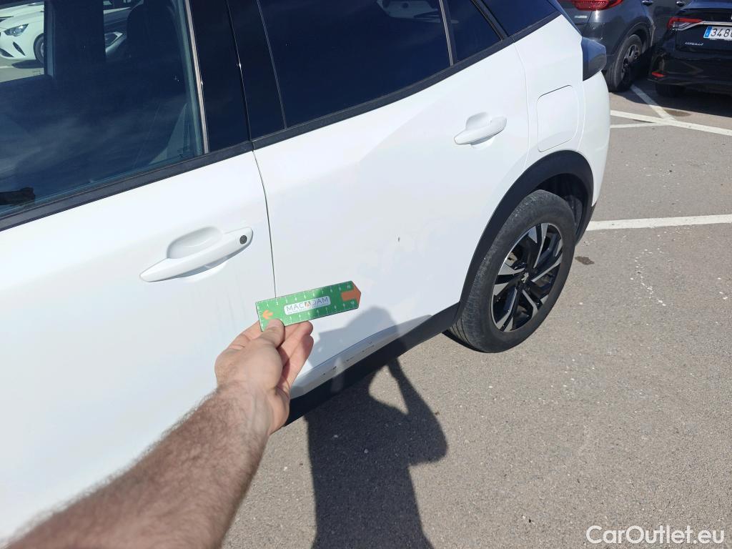  Peugeot  2008 PEUGEOT  / 2019 / 5P / todoterreno Allure BlueHDI 81kW (110CV) #10