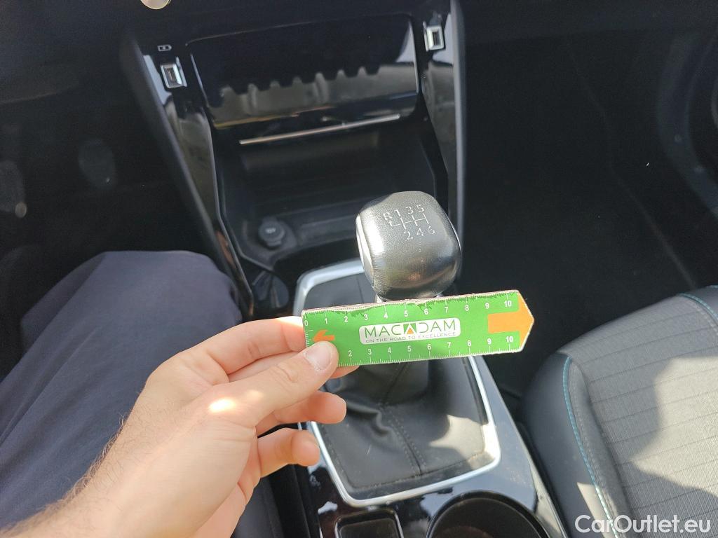  Peugeot  2008 PEUGEOT  / 2019 / 5P / todoterreno Allure BlueHDI 81kW (110CV) #27